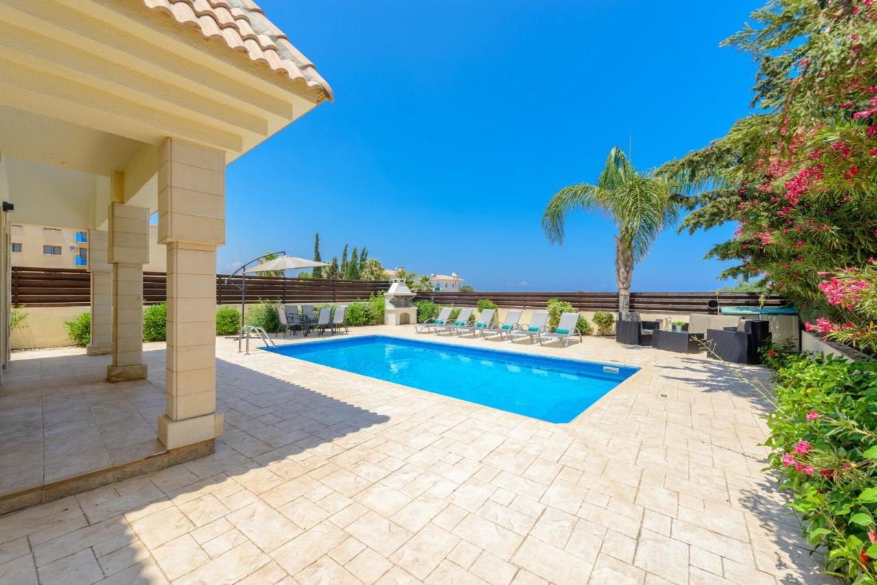 Villa Irina Paralimni Eksteriør billede